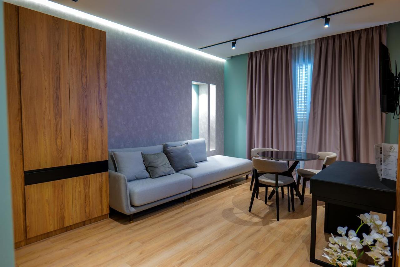 Lord Hotel Tiranë Luaran gambar